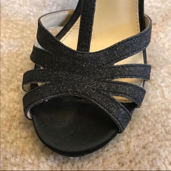 Shoes - Picture 3 of 4